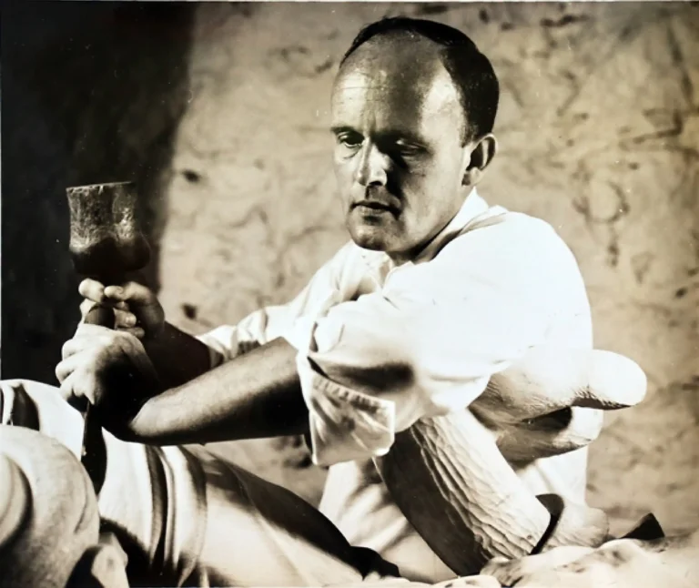 Biography – Wiliam Kent